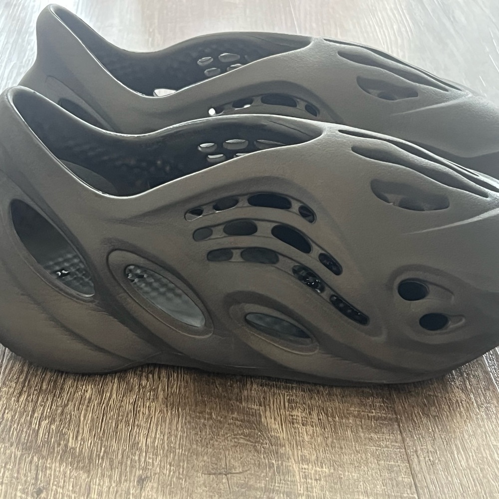 Yeezy Onyx Foam Runners Slip-On Shoes